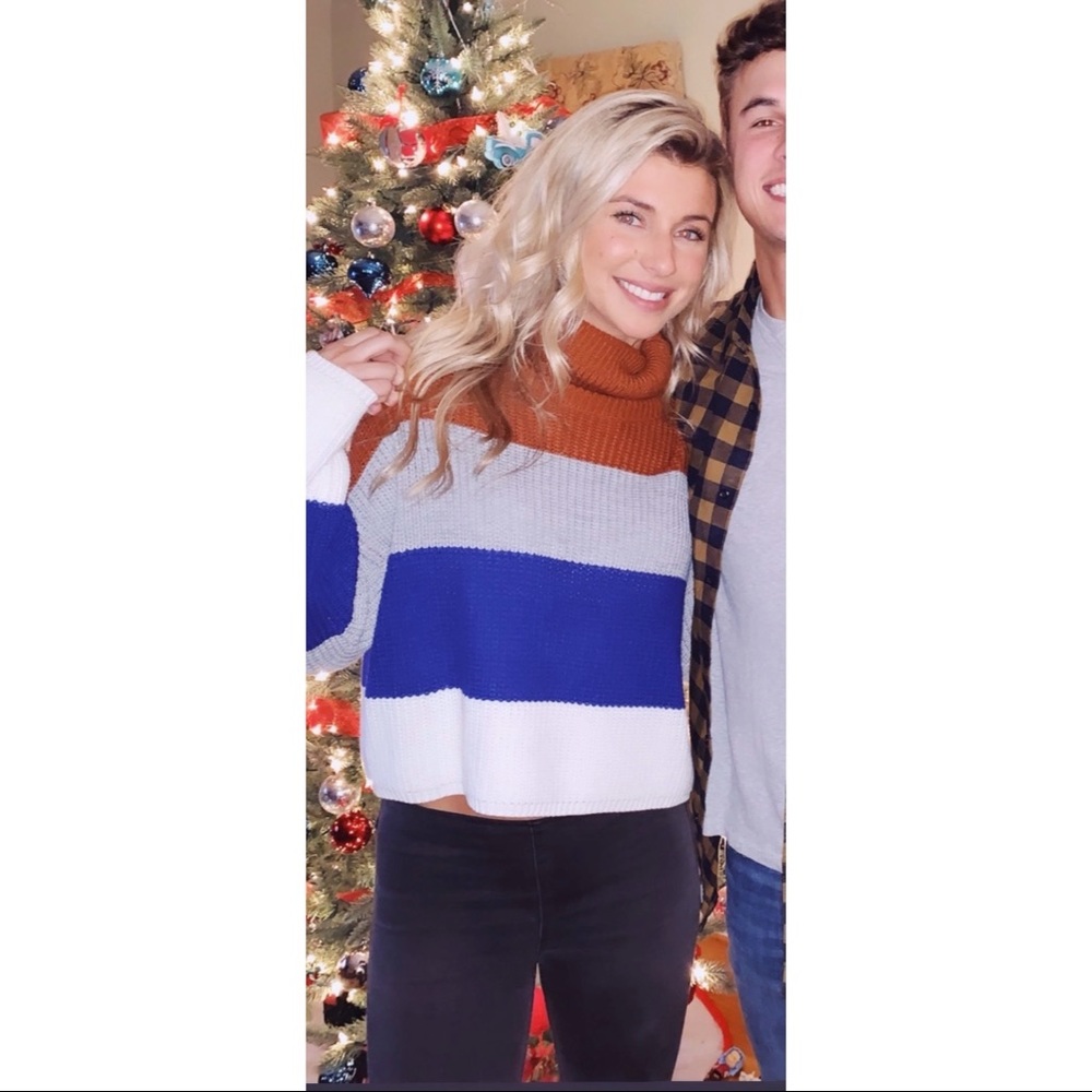 COPY - VESTIQUE Striped Turtleneck Sweater